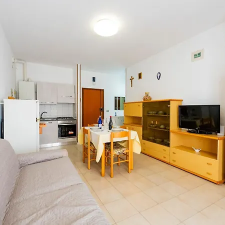 Guesthost - Alba Cozy Flat Near The Sea With Parking شقة