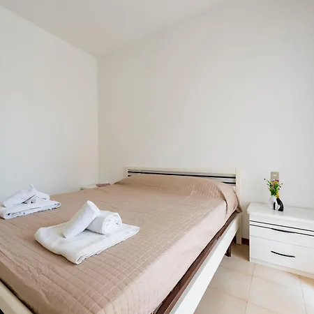 Guesthost - Alba Cozy Flat Near The Sea With Parking شقة ألبا أدرياتيكا