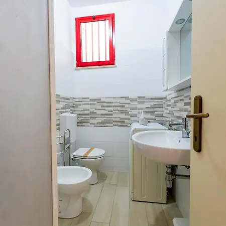 Guesthost - Alba Cozy Flat Near The Sea With Parking شقة