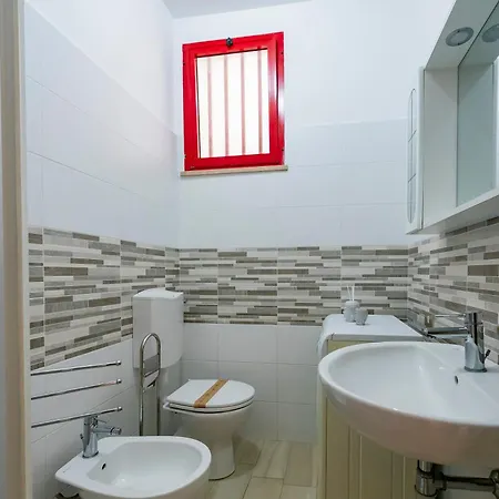 Guesthost - Alba Cozy Flat Near The Sea With Parking شقة