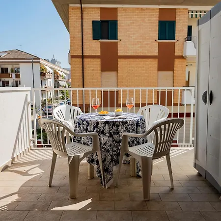 شقة Guesthost - Alba Cozy Flat Near The Sea With Parking ألبا أدرياتيكا