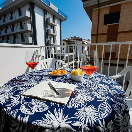 Guesthost - Alba Cozy Flat Near The Sea With Parking شقة *