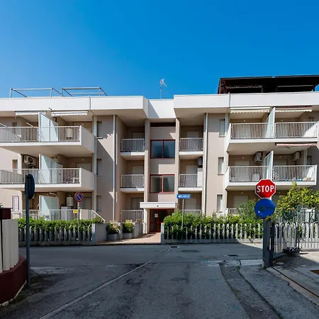 Guesthost - Alba Cozy Flat Near The Sea With Parking * ألبا أدرياتيكا