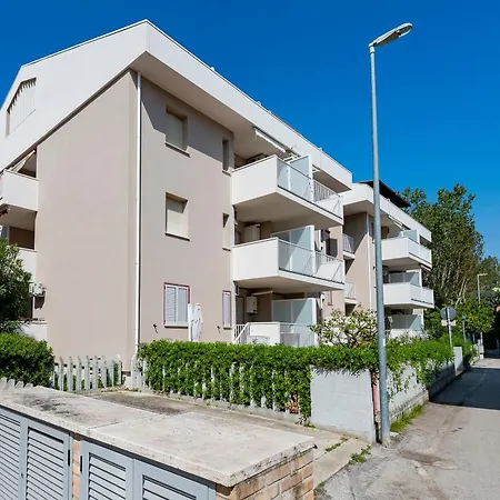 Guesthost - Alba Cozy Flat Near The Sea With Parking